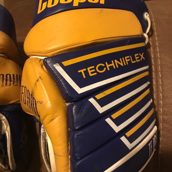 MENS VINTAGE COOPER TECHNIFLEX HOCKEY GLOVES!!!!! - Picture 3 of 11